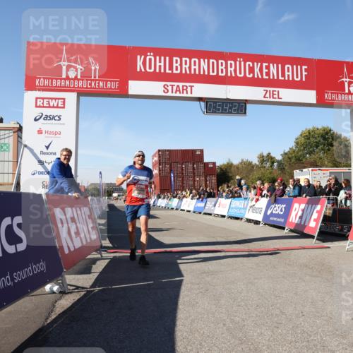 03.10.2025 - Köhlbrandbrückenlauf Lena Gebhardt http://msf.ph/oto/9038881 03.10.2025 12:54:27 Ziel 4023, 4060, 4598 meine-sportfotos.de