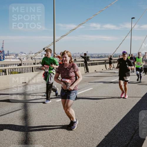 03.10.2025 - Köhlbrandbrückenlauf Michael Burmester http://msf.ph/oto/9038896 03.10.2025 12:31:37 Position 1  meine-sportfotos.de