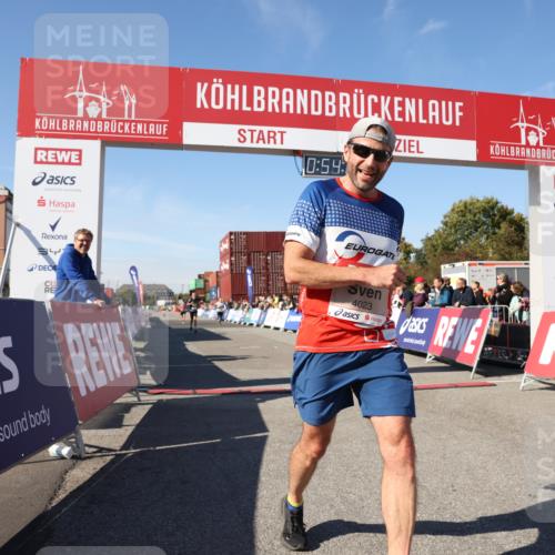 03.10.2025 - Köhlbrandbrückenlauf Lena Gebhardt http://msf.ph/oto/9038918 03.10.2025 12:54:29 Ziel 4023, 4060, 4106 meine-sportfotos.de