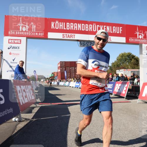 03.10.2025 - Köhlbrandbrückenlauf Lena Gebhardt http://msf.ph/oto/9038922 03.10.2025 12:54:29 Ziel 4023, 4060, 4106 meine-sportfotos.de