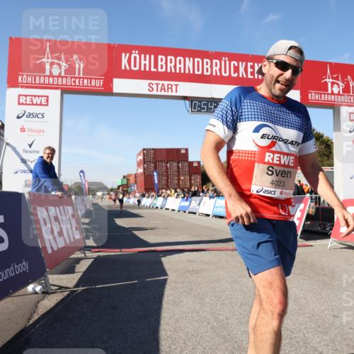 03.10.2025 - Köhlbrandbrückenlauf Lena Gebhardt http://msf.ph/oto/9038926 03.10.2025 12:54:29 Ziel 4023, 4060, 4106 meine-sportfotos.de