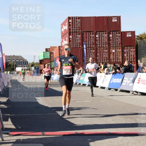 03.10.2025 - Köhlbrandbrückenlauf Lena Gebhardt http://msf.ph/oto/9038952 03.10.2025 12:54:33 Ziel 4023, 4060, 4106, 4209, 6683 meine-sportfotos.de
