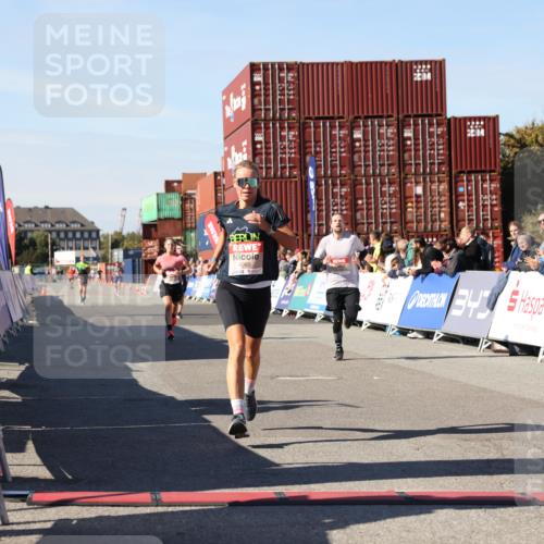 03.10.2025 - Köhlbrandbrückenlauf Lena Gebhardt http://msf.ph/oto/9038956 03.10.2025 12:54:33 Ziel 4023, 4060, 4106, 4209, 6683 meine-sportfotos.de