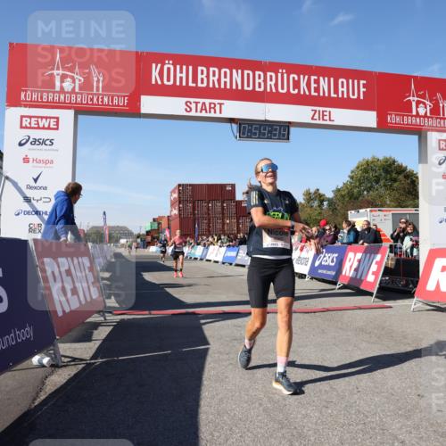 03.10.2025 - Köhlbrandbrückenlauf Lena Gebhardt http://msf.ph/oto/9038975 03.10.2025 12:54:35 Ziel 4023, 4060, 4106, 4209, 6683 meine-sportfotos.de