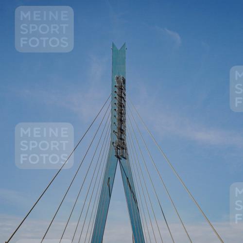 03.10.2025 - Köhlbrandbrückenlauf Michael Burmester http://msf.ph/oto/9038979 03.10.2025 12:10:50 Position 1  meine-sportfotos.de