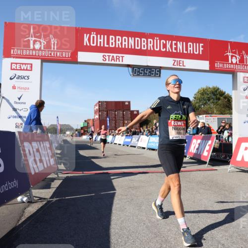 03.10.2025 - Köhlbrandbrückenlauf Lena Gebhardt http://msf.ph/oto/9038982 03.10.2025 12:54:35 Ziel 4023, 4060, 4106, 4209, 6683 meine-sportfotos.de