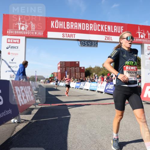 03.10.2025 - Köhlbrandbrückenlauf Lena Gebhardt http://msf.ph/oto/9038994 03.10.2025 12:54:36 Ziel 4023, 4060, 4106, 4209, 6683 meine-sportfotos.de