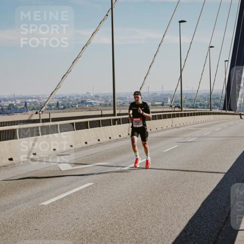03.10.2025 - Köhlbrandbrückenlauf Michael Burmester http://msf.ph/oto/9039002 03.10.2025 12:15:36 Position 1  meine-sportfotos.de