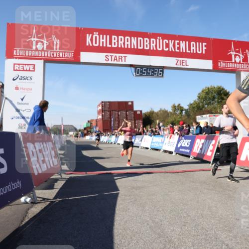 03.10.2025 - Köhlbrandbrückenlauf Lena Gebhardt http://msf.ph/oto/9039005 03.10.2025 12:54:36 Ziel 4023, 4060, 4106, 4209, 6683 meine-sportfotos.de