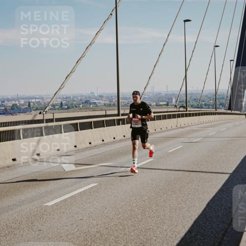03.10.2025 - Köhlbrandbrückenlauf Michael Burmester http://msf.ph/oto/9039007 03.10.2025 12:15:36 Position 1  meine-sportfotos.de