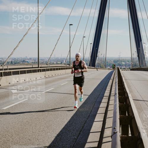 03.10.2025 - Köhlbrandbrückenlauf Michael Burmester http://msf.ph/oto/9039017 03.10.2025 12:16:31 Position 1  meine-sportfotos.de