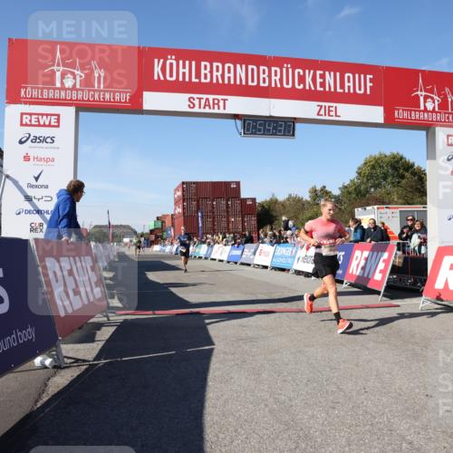 03.10.2025 - Köhlbrandbrückenlauf Lena Gebhardt http://msf.ph/oto/9039019 03.10.2025 12:54:37 Ziel 4060, 4106, 4209, 6683 meine-sportfotos.de