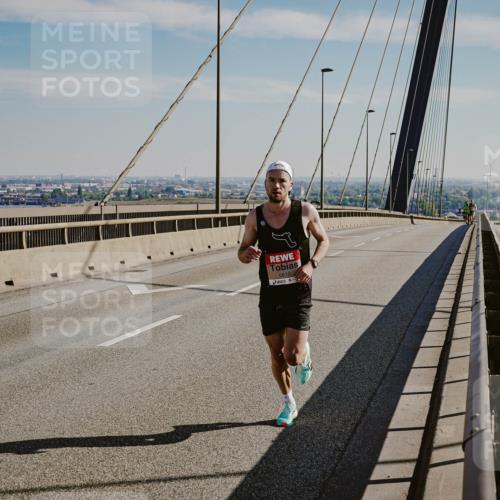 03.10.2025 - Köhlbrandbrückenlauf Michael Burmester http://msf.ph/oto/9039028 03.10.2025 12:16:32 Position 1 6610 meine-sportfotos.de
