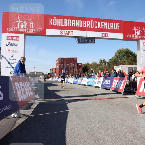 03.10.2025 - Köhlbrandbrückenlauf Lena Gebhardt http://msf.ph/oto/9039031 03.10.2025 12:54:38 Ziel 4060, 4106, 4209, 6621, 6683 meine-sportfotos.de