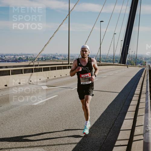 03.10.2025 - Köhlbrandbrückenlauf Michael Burmester http://msf.ph/oto/9039033 03.10.2025 12:16:32 Position 1 6610 meine-sportfotos.de