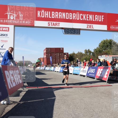 03.10.2025 - Köhlbrandbrückenlauf Lena Gebhardt http://msf.ph/oto/9039041 03.10.2025 12:54:40 Ziel 4060, 4079, 4106, 4209, 6621, 6683 meine-sportfotos.de