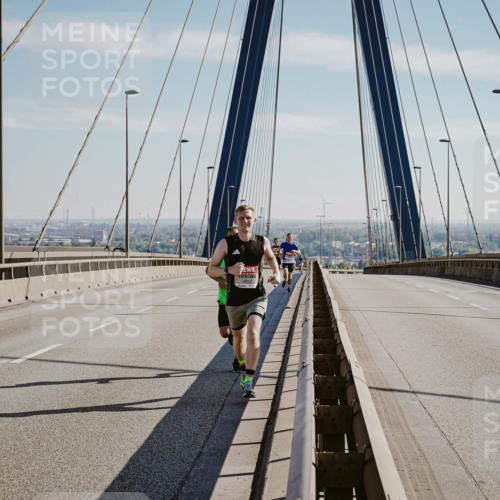03.10.2025 - Köhlbrandbrückenlauf Michael Burmester http://msf.ph/oto/9039043 03.10.2025 12:16:49 Position 1 4004 meine-sportfotos.de