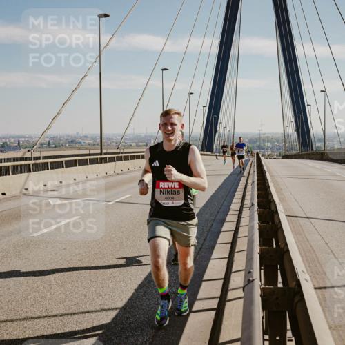 03.10.2025 - Köhlbrandbrückenlauf Michael Burmester http://msf.ph/oto/9039054 03.10.2025 12:16:51 Position 1 4004 meine-sportfotos.de