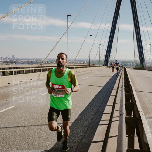 03.10.2025 - Köhlbrandbrückenlauf Michael Burmester http://msf.ph/oto/9039069 03.10.2025 12:16:52 Position 1 6235 meine-sportfotos.de