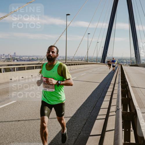 03.10.2025 - Köhlbrandbrückenlauf Michael Burmester http://msf.ph/oto/9039075 03.10.2025 12:16:52 Position 1 6235 meine-sportfotos.de
