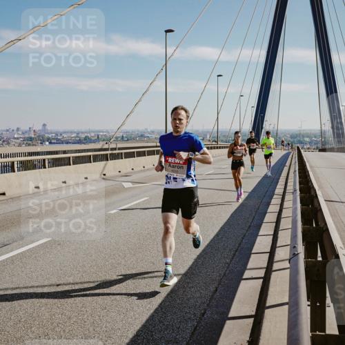 03.10.2025 - Köhlbrandbrückenlauf Michael Burmester http://msf.ph/oto/9039081 03.10.2025 12:16:57 Position 1 4033 meine-sportfotos.de