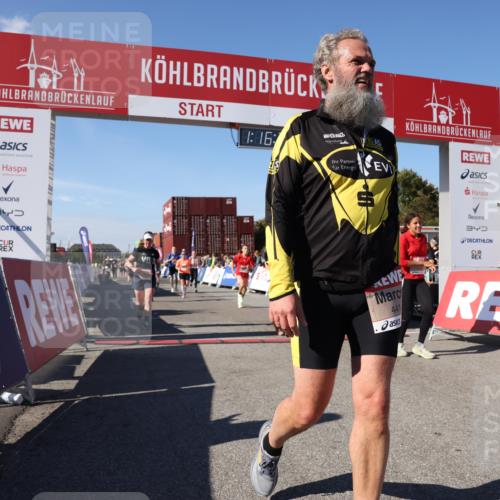 03.10.2025 - Köhlbrandbrückenlauf Lena Gebhardt http://msf.ph/oto/9039085 03.10.2025 13:16:27 Ziel 4144, 4146, 4314, 4317, 4347, 4408, 4414, 4563, 4586, 4928, 4952, 5032, 5498, 5570, 5694, 5815, 5836, 5983, 6208, 6353, 6377, 6761, 6771, 6812 meine-sportfotos.de