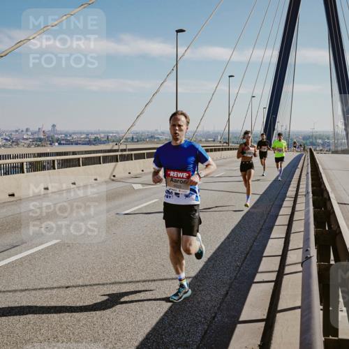 03.10.2025 - Köhlbrandbrückenlauf Michael Burmester http://msf.ph/oto/9039086 03.10.2025 12:16:57 Position 1 4033 meine-sportfotos.de