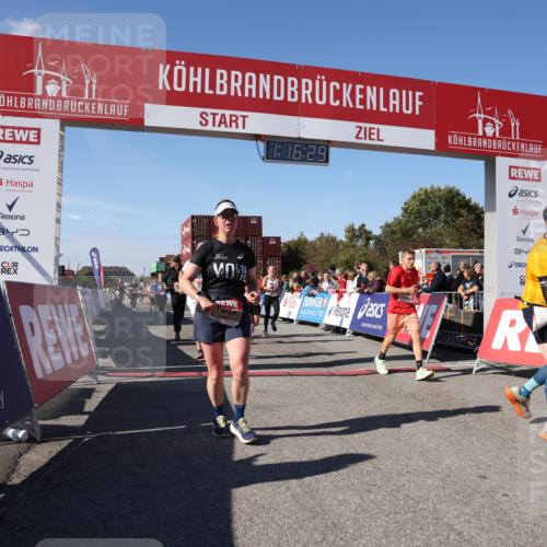 03.10.2025 - Köhlbrandbrückenlauf Lena Gebhardt http://msf.ph/oto/9039106 03.10.2025 13:16:29 Ziel 4144, 4146, 4314, 4317, 4347, 4408, 4414, 4563, 4586, 4928, 4952, 5032, 5104, 5498, 5570, 5694, 5815, 5836, 5983, 6208, 6353, 6377, 6761, 6771, 6812 meine-sportfotos.de