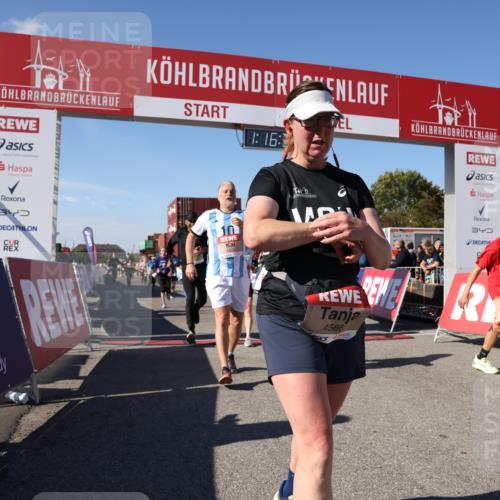 03.10.2025 - Köhlbrandbrückenlauf Lena Gebhardt http://msf.ph/oto/9039121 03.10.2025 13:16:31 Ziel 4036, 4144, 4146, 4314, 4317, 4408, 4414, 4586, 4952, 5104, 5498, 5570, 5630, 5694, 5815, 5983, 6208, 6353, 6377, 6761, 6771, 6812 meine-sportfotos.de