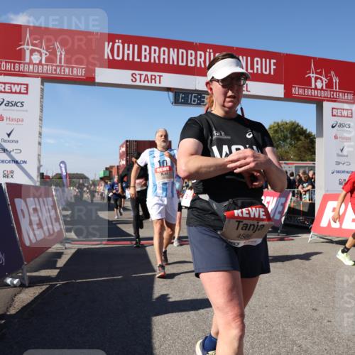 03.10.2025 - Köhlbrandbrückenlauf Lena Gebhardt http://msf.ph/oto/9039126 03.10.2025 13:16:31 Ziel 4036, 4144, 4146, 4314, 4317, 4408, 4414, 4586, 4952, 5104, 5498, 5570, 5630, 5694, 5815, 5983, 6208, 6353, 6377, 6761, 6771, 6812 meine-sportfotos.de