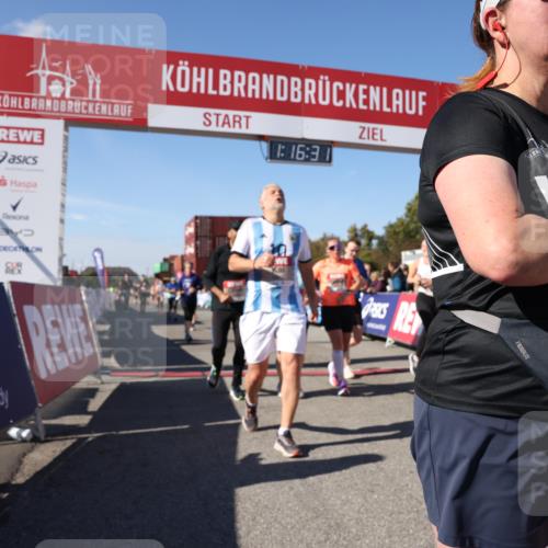 03.10.2025 - Köhlbrandbrückenlauf Lena Gebhardt http://msf.ph/oto/9039135 03.10.2025 13:16:31 Ziel 4036, 4144, 4146, 4314, 4317, 4408, 4414, 4586, 4952, 5104, 5498, 5570, 5630, 5694, 5815, 5983, 6208, 6353, 6377, 6761, 6771, 6812 meine-sportfotos.de