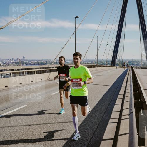 03.10.2025 - Köhlbrandbrückenlauf Michael Burmester http://msf.ph/oto/9039136 03.10.2025 12:17:01 Position 1 6280 meine-sportfotos.de