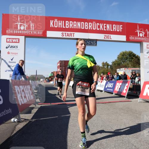 03.10.2025 - Köhlbrandbrückenlauf Lena Gebhardt http://msf.ph/oto/9039141 03.10.2025 12:54:47 Ziel 4079, 6151, 6621, 6683 meine-sportfotos.de