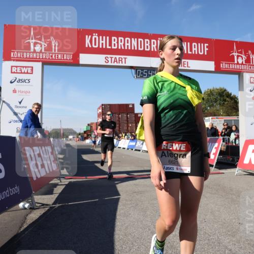 03.10.2025 - Köhlbrandbrückenlauf Lena Gebhardt http://msf.ph/oto/9039146 03.10.2025 12:54:47 Ziel 4079, 6151, 6621, 6683 meine-sportfotos.de