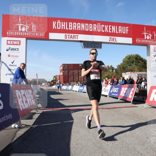 03.10.2025 - Köhlbrandbrückenlauf Lena Gebhardt http://msf.ph/oto/9039152 03.10.2025 12:54:48 Ziel 4079, 6151, 6621, 6683 meine-sportfotos.de