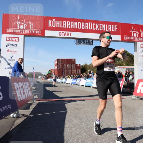03.10.2025 - Köhlbrandbrückenlauf Lena Gebhardt http://msf.ph/oto/9039161 03.10.2025 12:54:49 Ziel 4079, 6151, 6621, 6683 meine-sportfotos.de