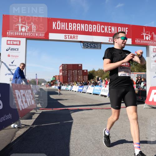 03.10.2025 - Köhlbrandbrückenlauf Lena Gebhardt http://msf.ph/oto/9039165 03.10.2025 12:54:49 Ziel 4079, 6151, 6621, 6683 meine-sportfotos.de