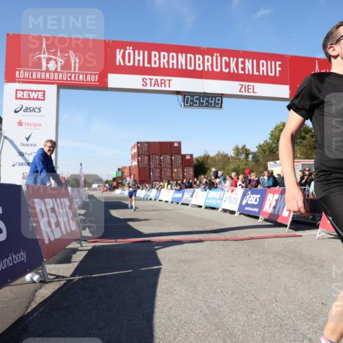 03.10.2025 - Köhlbrandbrückenlauf Lena Gebhardt http://msf.ph/oto/9039169 03.10.2025 12:54:49 Ziel 4079, 6151, 6621, 6683 meine-sportfotos.de