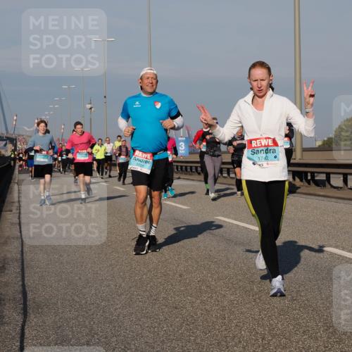 03.10.2025 - Köhlbrandbrückenlauf Fabian Wolf http://msf.ph/oto/9039172 03.10.2025 09:53:28 Position 3 3218, 13, 1742 meine-sportfotos.de