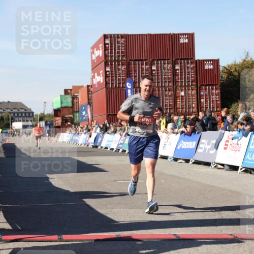 03.10.2025 - Köhlbrandbrückenlauf Lena Gebhardt http://msf.ph/oto/9039174 03.10.2025 12:54:51 Ziel 4079, 6151, 6621 meine-sportfotos.de