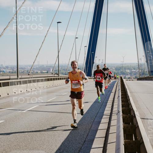 03.10.2025 - Köhlbrandbrückenlauf Michael Burmester http://msf.ph/oto/9039175 03.10.2025 12:17:38 Position 1  meine-sportfotos.de