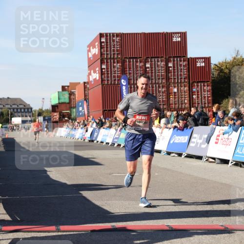 03.10.2025 - Köhlbrandbrückenlauf Lena Gebhardt http://msf.ph/oto/9039178 03.10.2025 12:54:51 Ziel 4079, 6151, 6621 meine-sportfotos.de