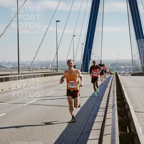 03.10.2025 - Köhlbrandbrückenlauf Michael Burmester http://msf.ph/oto/9039180 03.10.2025 12:17:38 Position 1  meine-sportfotos.de