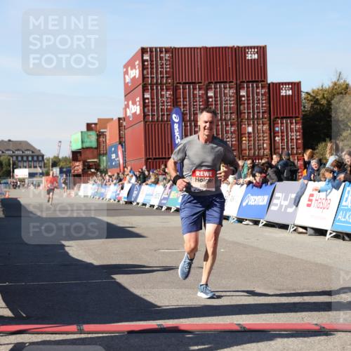 03.10.2025 - Köhlbrandbrückenlauf Lena Gebhardt http://msf.ph/oto/9039182 03.10.2025 12:54:51 Ziel 4079, 6151, 6621 meine-sportfotos.de