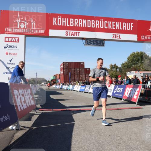 03.10.2025 - Köhlbrandbrückenlauf Lena Gebhardt http://msf.ph/oto/9039186 03.10.2025 12:54:52 Ziel 4079, 6151, 6621 meine-sportfotos.de