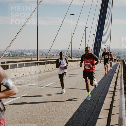 03.10.2025 - Köhlbrandbrückenlauf Michael Burmester http://msf.ph/oto/9039192 03.10.2025 12:17:40 Position 1 240 meine-sportfotos.de