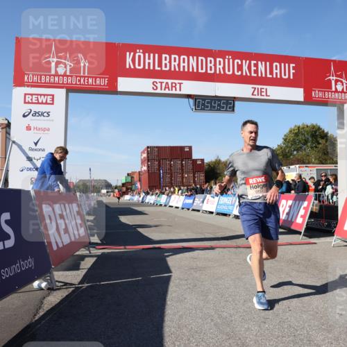 03.10.2025 - Köhlbrandbrückenlauf Lena Gebhardt http://msf.ph/oto/9039196 03.10.2025 12:54:53 Ziel 4079, 6151, 6621 meine-sportfotos.de