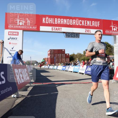 03.10.2025 - Köhlbrandbrückenlauf Lena Gebhardt http://msf.ph/oto/9039201 03.10.2025 12:54:53 Ziel 4079, 6151, 6621 meine-sportfotos.de