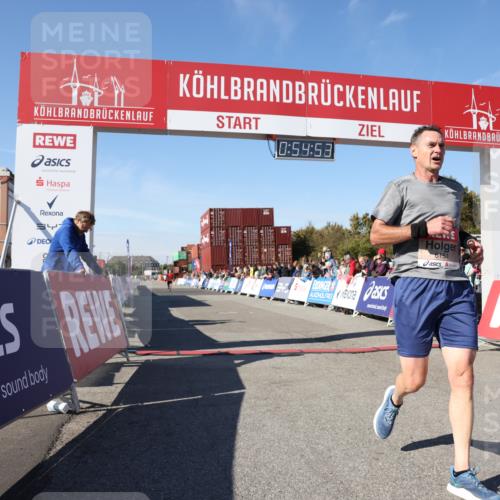03.10.2025 - Köhlbrandbrückenlauf Lena Gebhardt http://msf.ph/oto/9039203 03.10.2025 12:54:53 Ziel 4079, 6151, 6621 meine-sportfotos.de