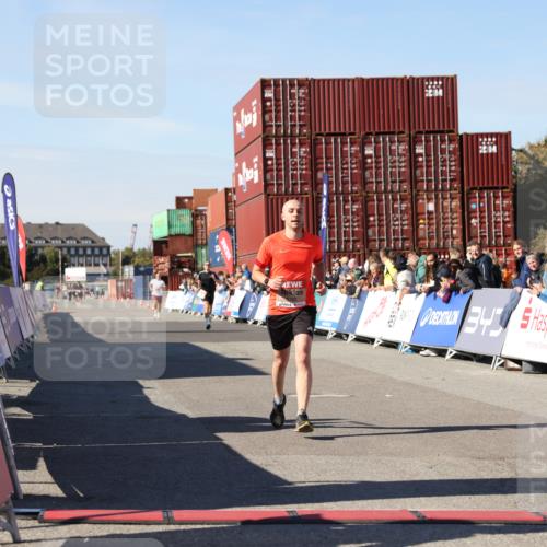 03.10.2025 - Köhlbrandbrückenlauf Lena Gebhardt http://msf.ph/oto/9039208 03.10.2025 12:55:00 Ziel 5765, 6151 meine-sportfotos.de